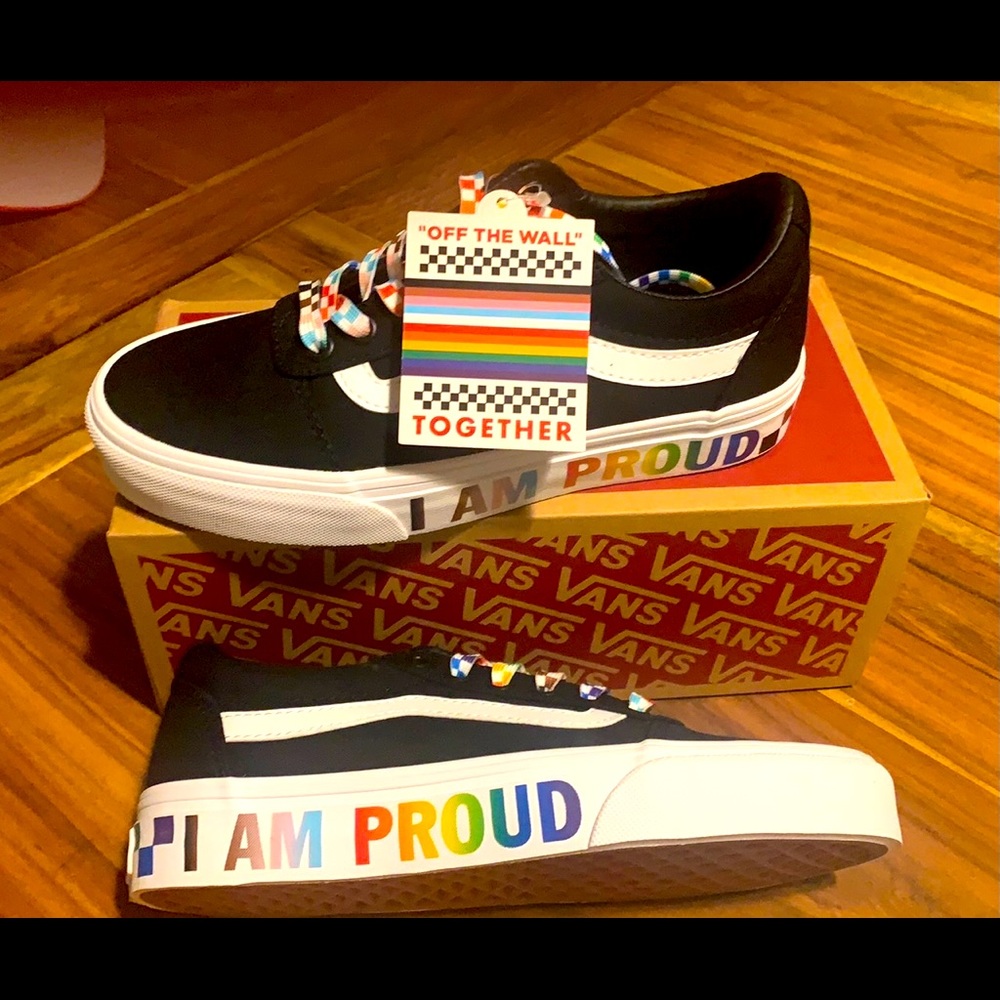 VANS WARD PRIDE RAINBOW 🌈 LACE WOMENS